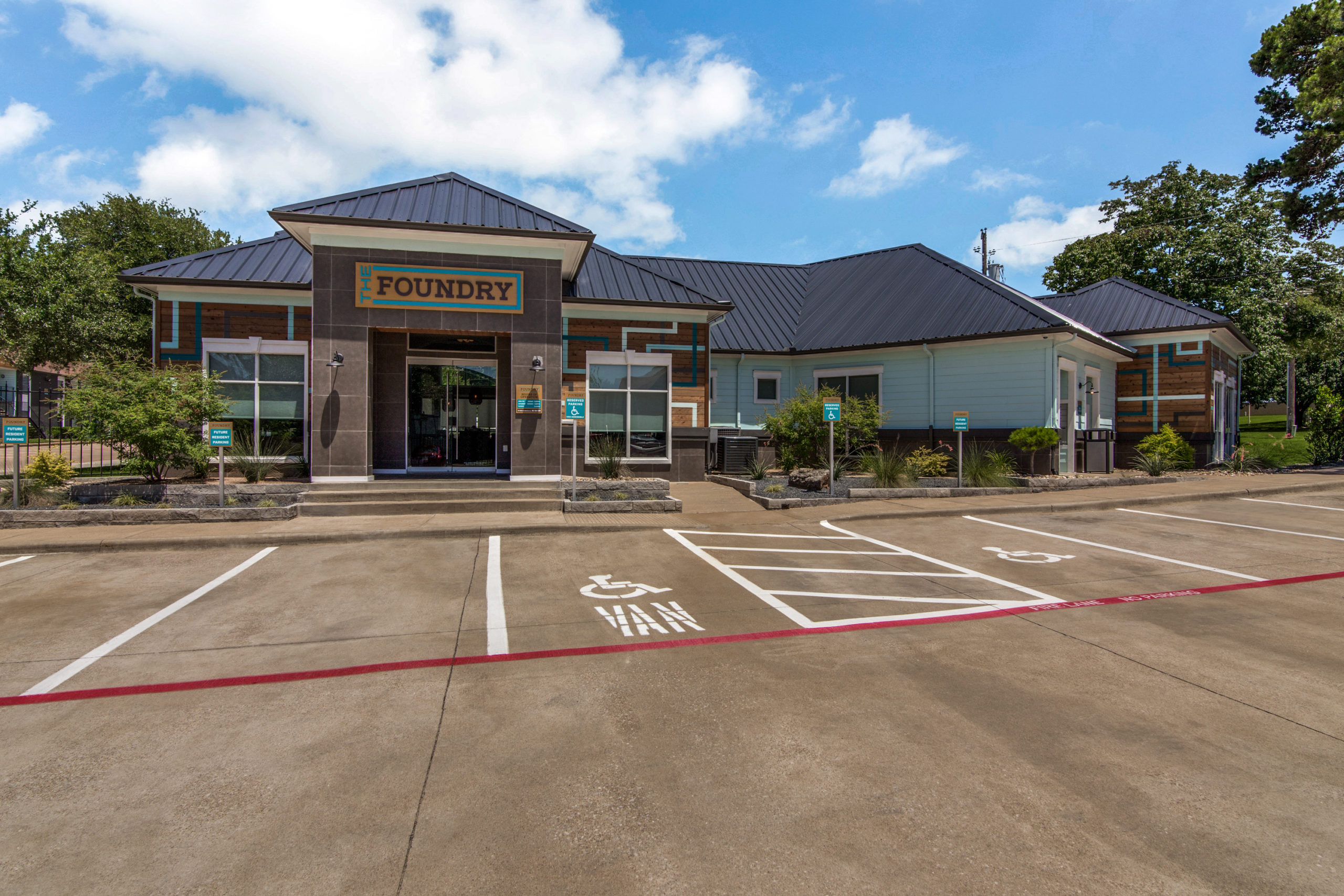 The Foundry apartments for rent in Tyler, TX is the best option for off-campus housing. Located steps from the UT Tyler campus and closely located to Texas College and Tyler Junior College, The Foundry has all the convenience of off-campus housing.