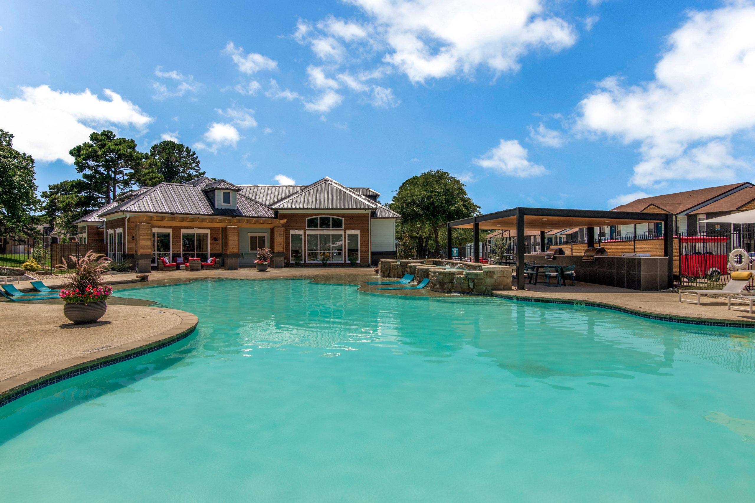 The Foundry apartments for rent in Tyler, TX is the best option for off-campus housing. Located steps from the UT Tyler campus and closely located to Texas College and Tyler Junior College, The Foundry has all the convenience of off-campus housing.