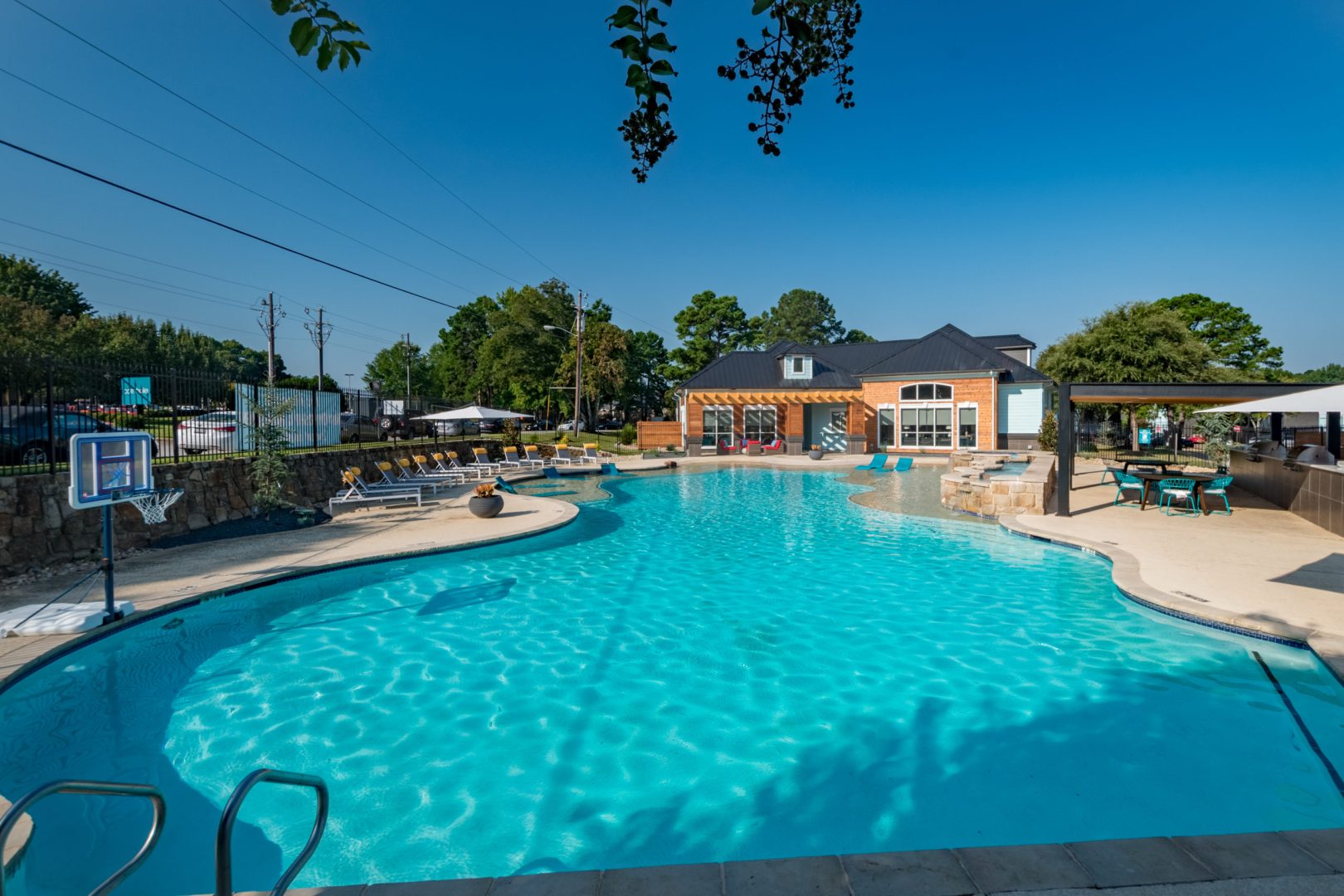 The Foundry apartments for rent in Tyler, TX is the best option for off-campus housing. Located steps from the UT Tyler campus and closely located to Texas College and Tyler Junior College, The Foundry has all the convenience of off-campus housing.