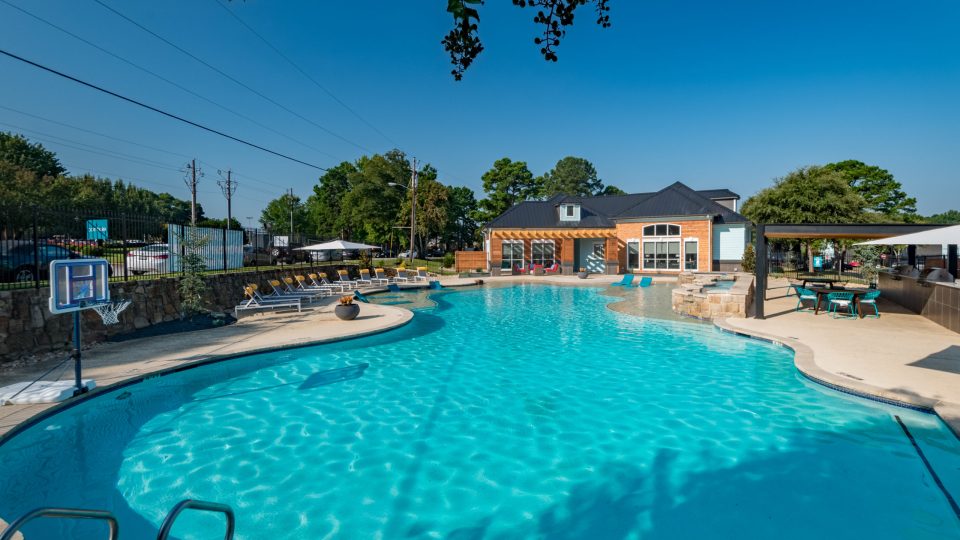 The Foundry apartments for rent in Tyler, TX is the best option for off-campus housing. Located steps from the UT Tyler campus and closely located to Texas College and Tyler Junior College, The Foundry has all the convenience of off-campus housing.