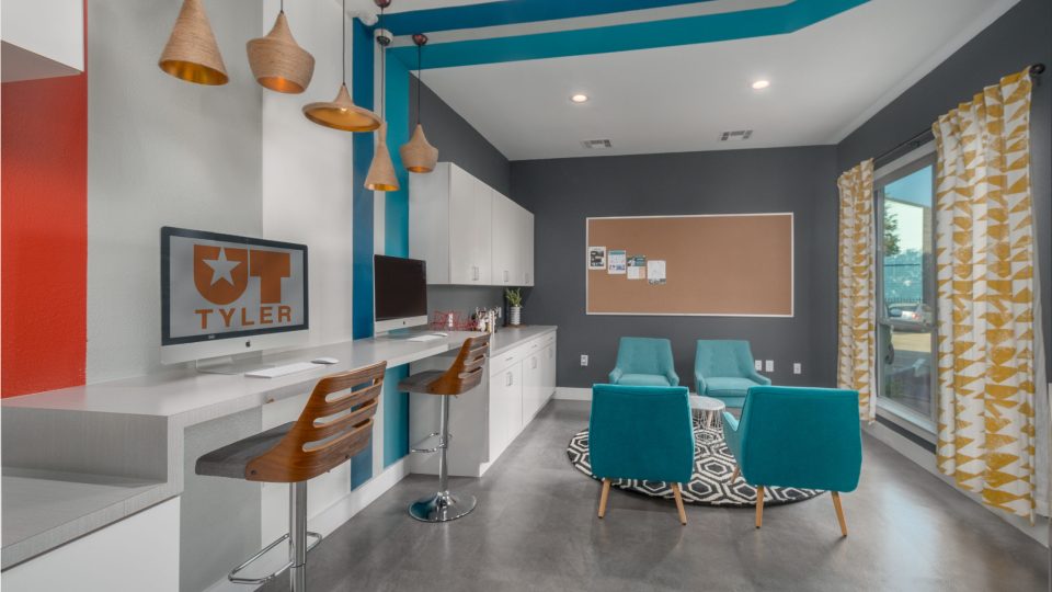 The Foundry apartments for rent in Tyler, TX is the best option for off-campus housing. Located steps from the UT Tyler campus and closely located to Texas College and Tyler Junior College, The Foundry has all the convenience of off-campus housing.