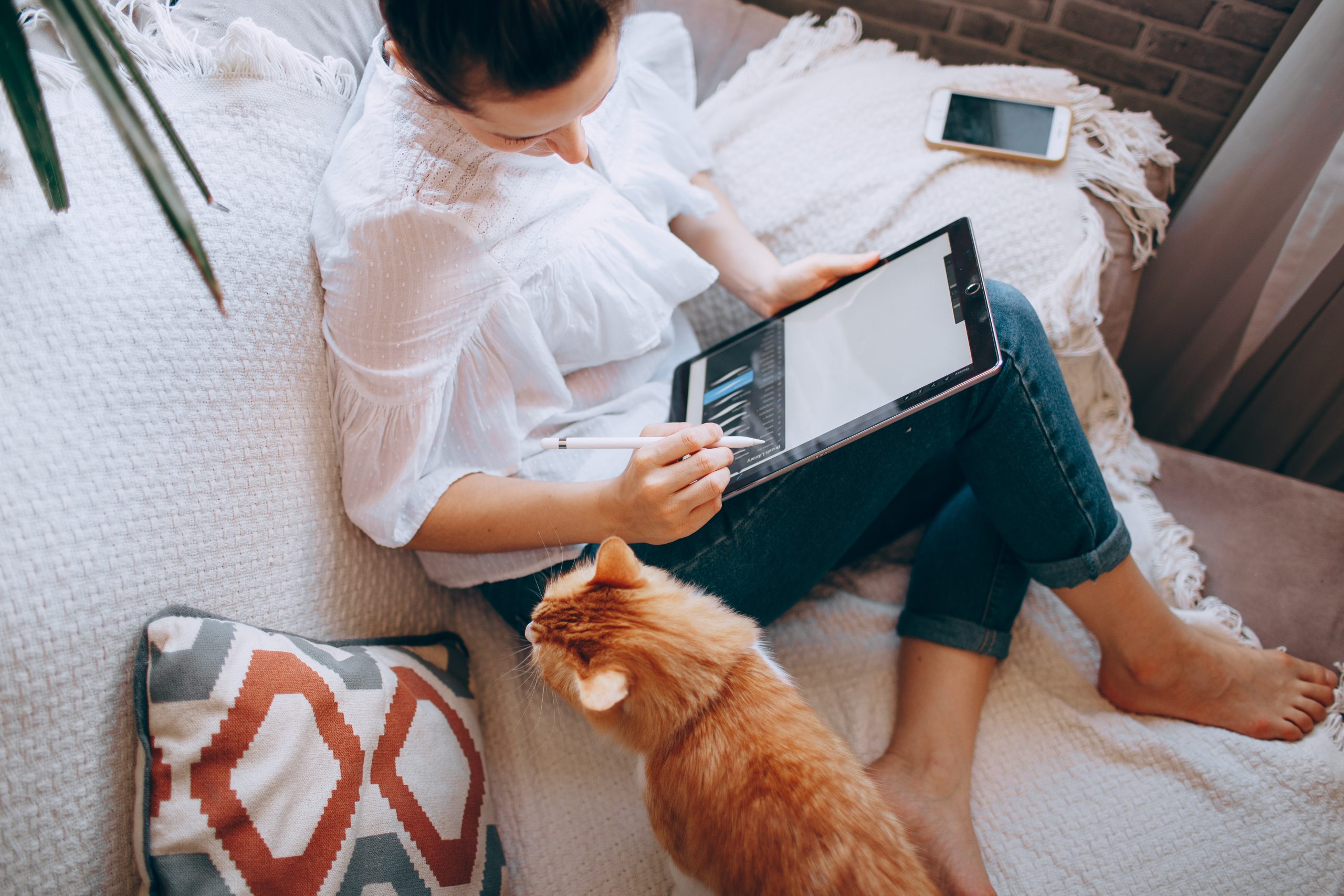 Working from home in a small space can be difficult, luckily there are ways to to create a comfortable and functional workspace in your apartment. By creating a dedicated workspace, you can increase your productivity and maintain a healthy work/life balance.
