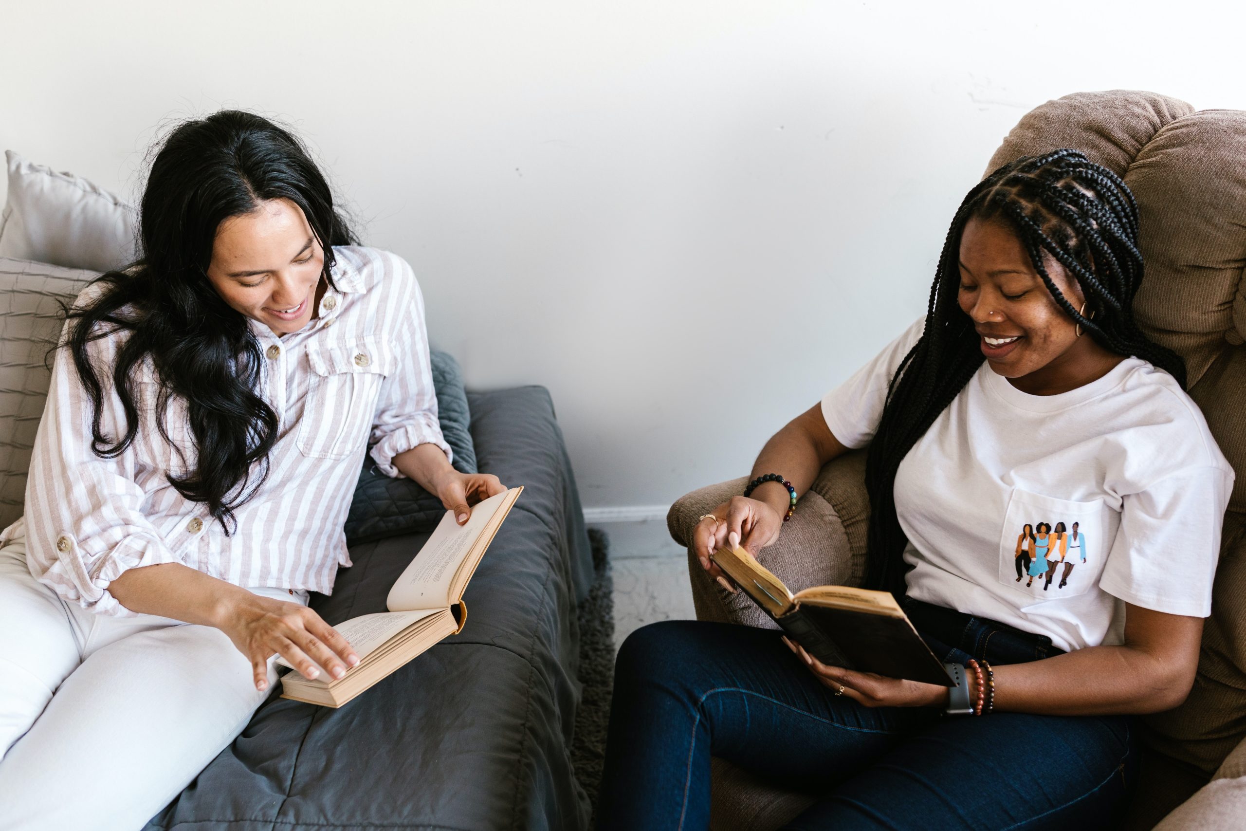 Fortunately, there are ways to ensure that the latter does not occur and that you and your roommates have a pleasant co-existence in a student apartment. 